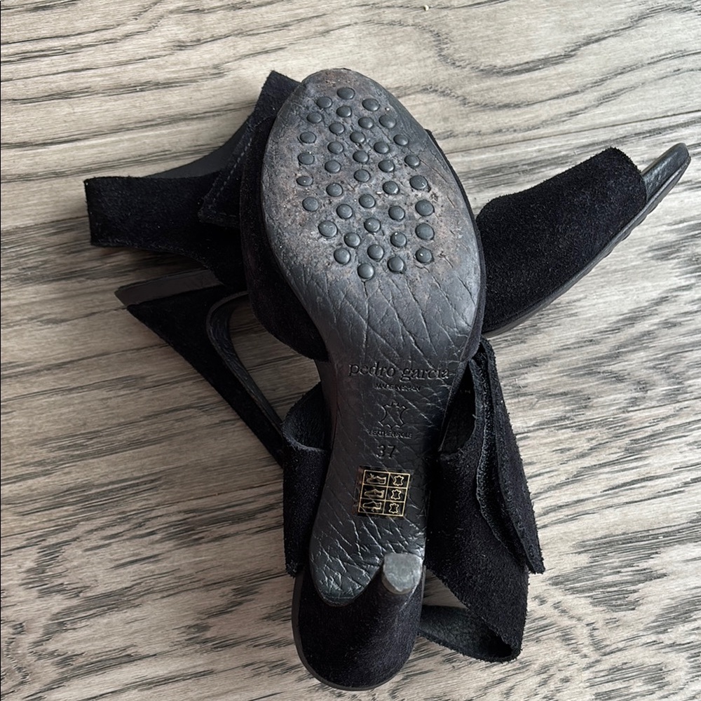 Pedro Garcia Black Sandals with Chunky Heel and Crisscross Straps - Picture 10 of 16